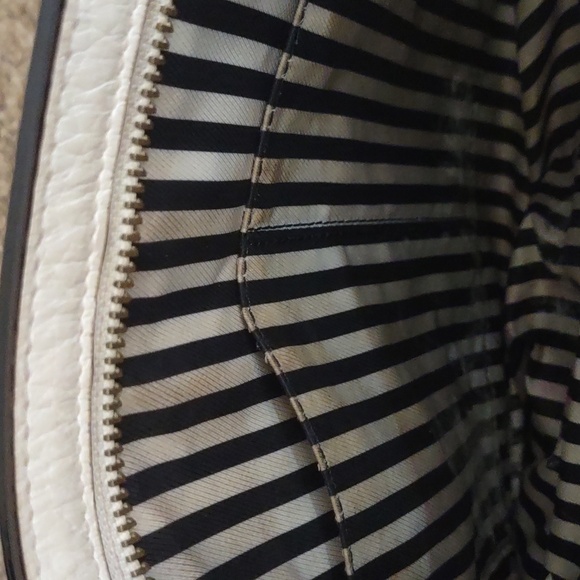 VERY USED KATE SPADE CROSS BODY CREAM AND GRAY HAS LOTS OF WEAR - Picture 9 of 13